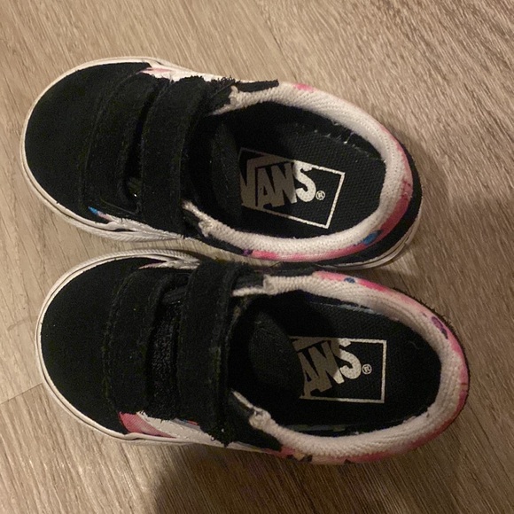 Vans - Picture 4 of 6